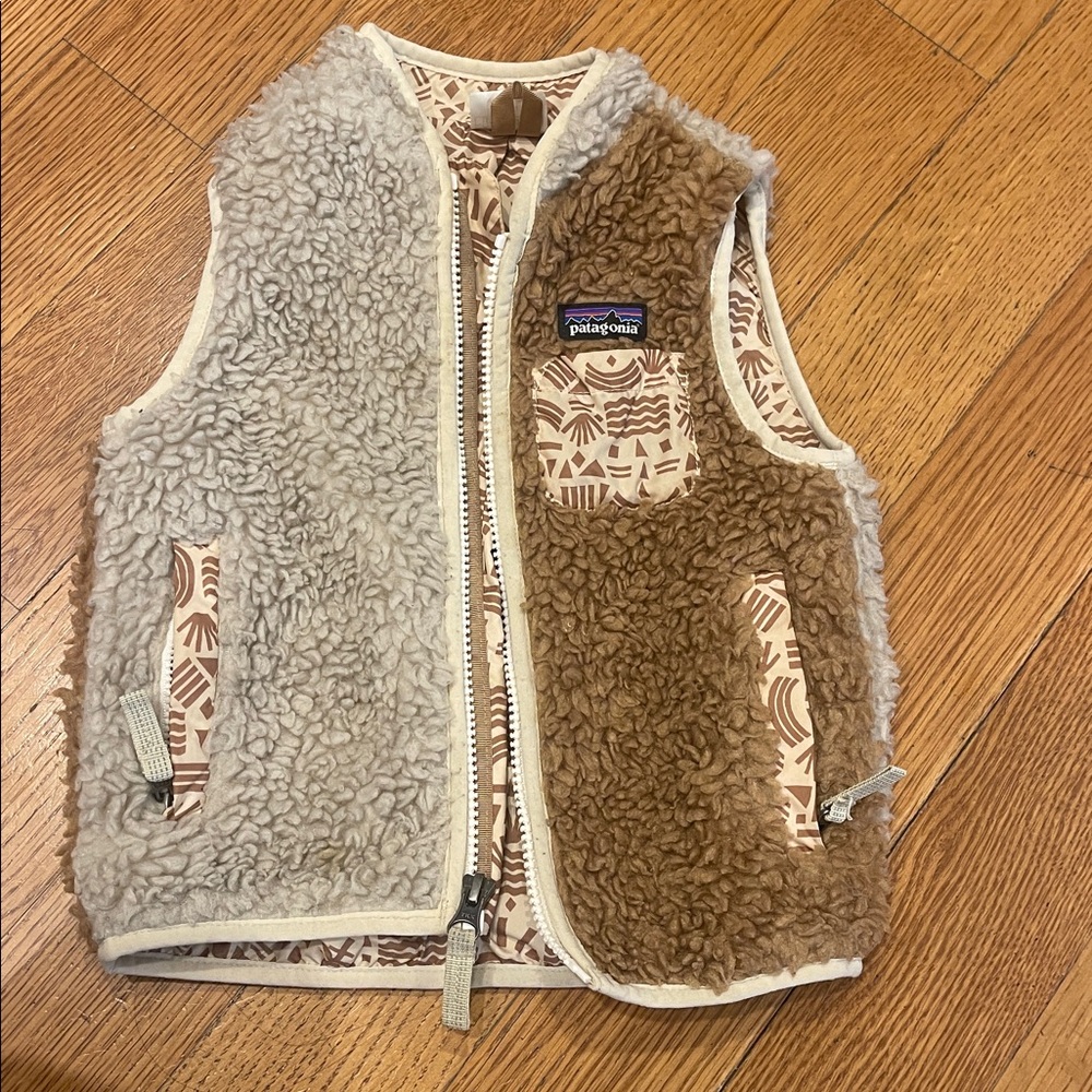 Patagonia Retro-X Cream and Brown Fleece Vest
Size 2